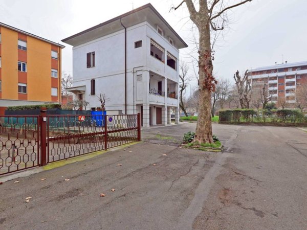 casa indipendente in vendita a Modena in zona Baggiovara
