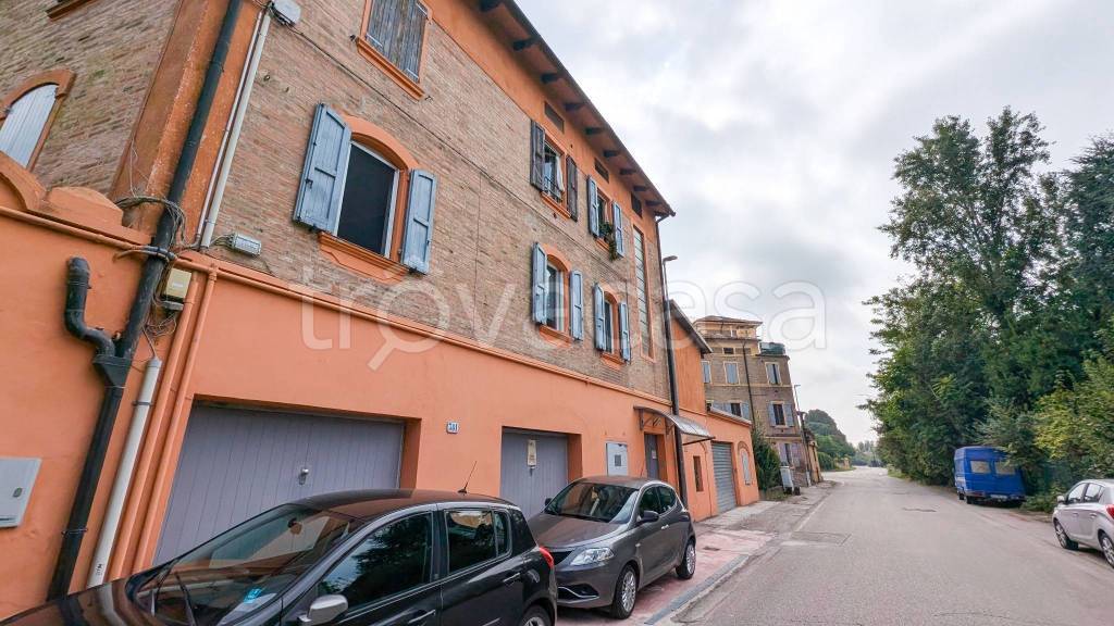 appartamento in vendita a Modena in zona Madonnina / Quattro Ville
