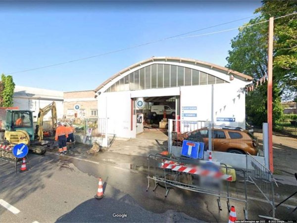 locale commerciale in vendita a Modena in zona Villanova