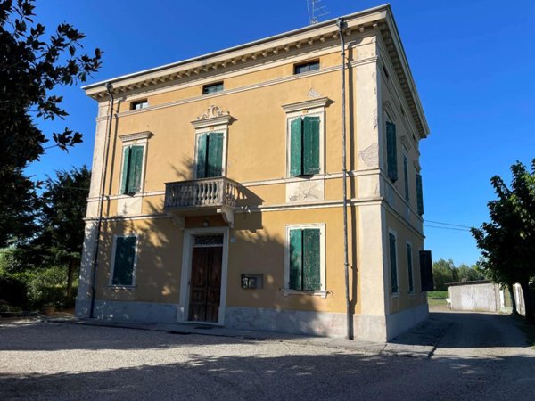 casa indipendente in vendita a Modena in zona Madonnina / Quattro Ville