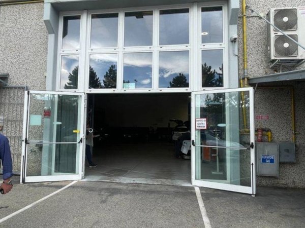 negozio in vendita a Modena in zona San Lazzaro / Modena Est