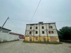 locale di sgombero in vendita a Modena
