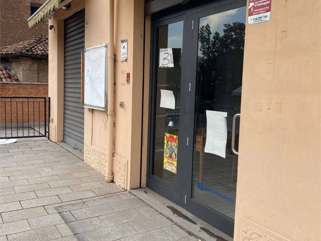 negozio in vendita a Modena in zona San Lazzaro / Modena Est