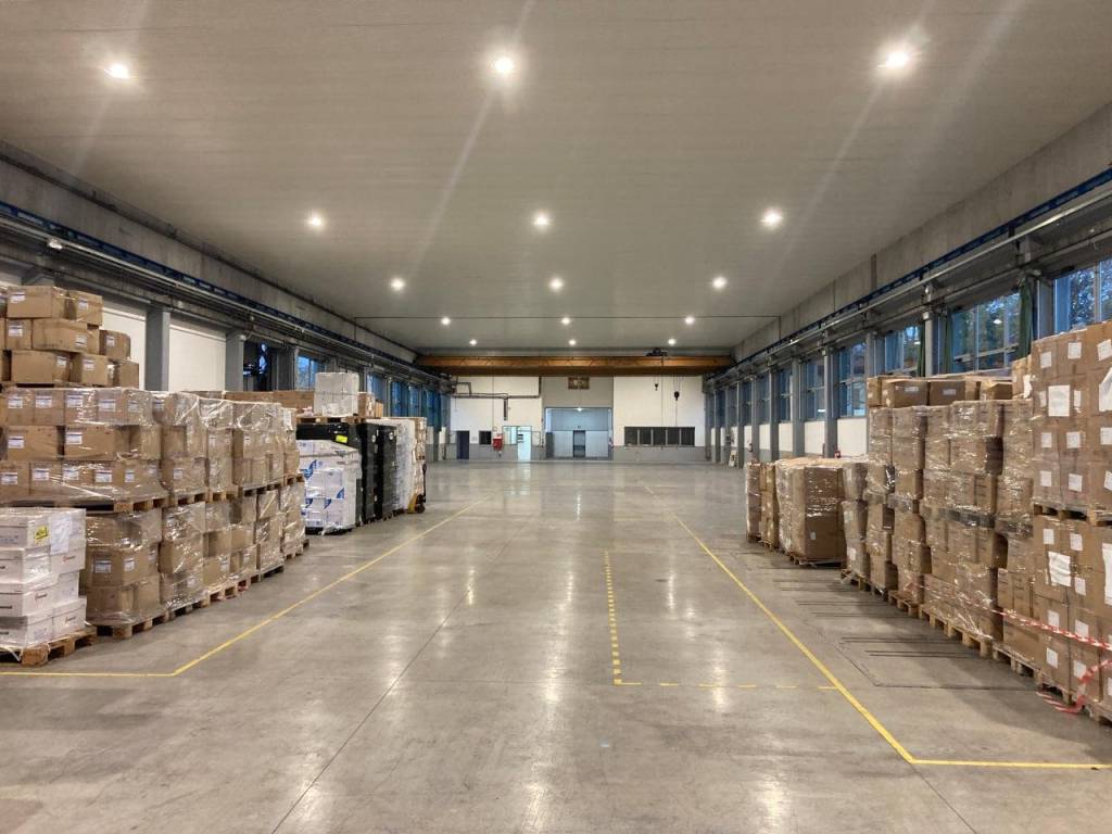 locale commerciale in vendita a Modena in zona San Lazzaro / Modena Est