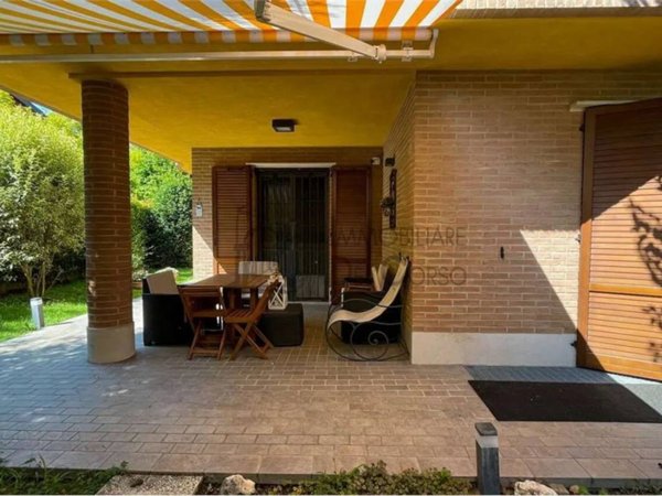 casa indipendente in vendita a Modena in zona San Faustino