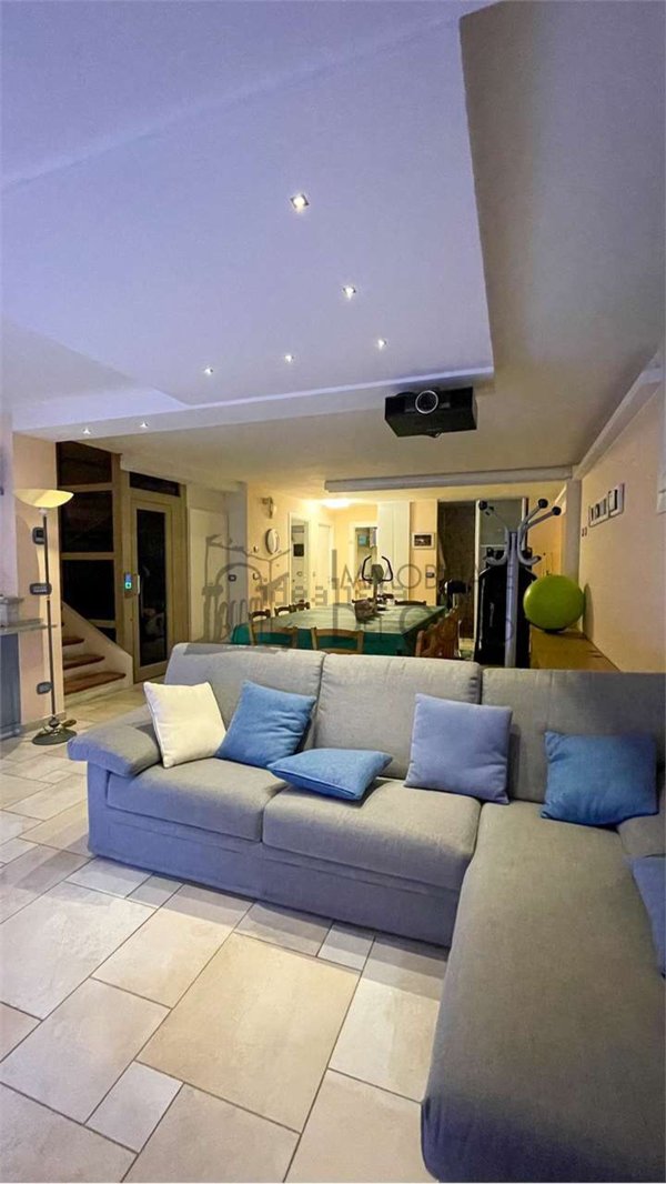 casa indipendente in vendita a Modena in zona San Faustino