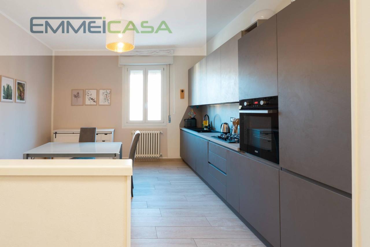 appartamento in vendita a Modena in zona Centro Storico
