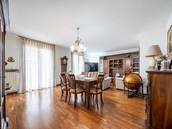 casa indipendente in vendita a Modena in zona Portile