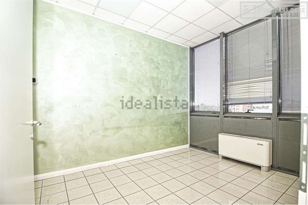 ufficio in vendita a Modena in zona Crocetta