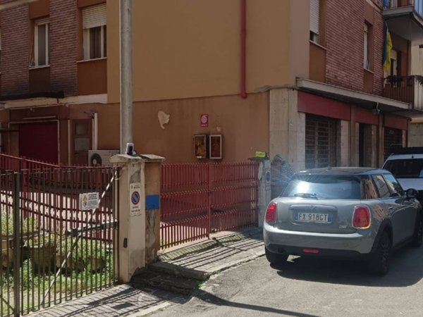 negozio in vendita a Modena in zona San Lazzaro / Modena Est