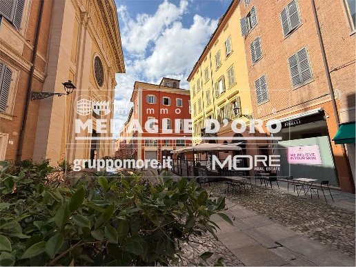 appartamento in vendita a Modena in zona Centro Storico