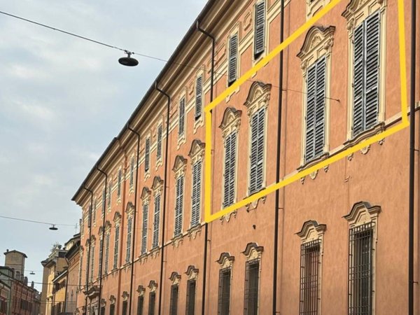 appartamento in vendita a Modena in zona Centro Storico