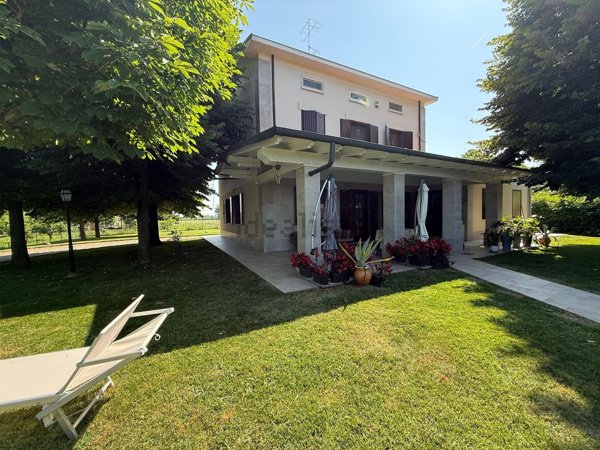 casa indipendente in vendita a Modena in zona San Martino di Mugnano