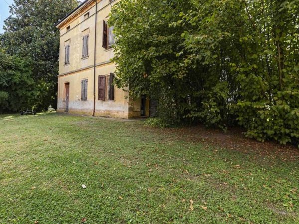 villa in vendita a Modena in zona Lesignana