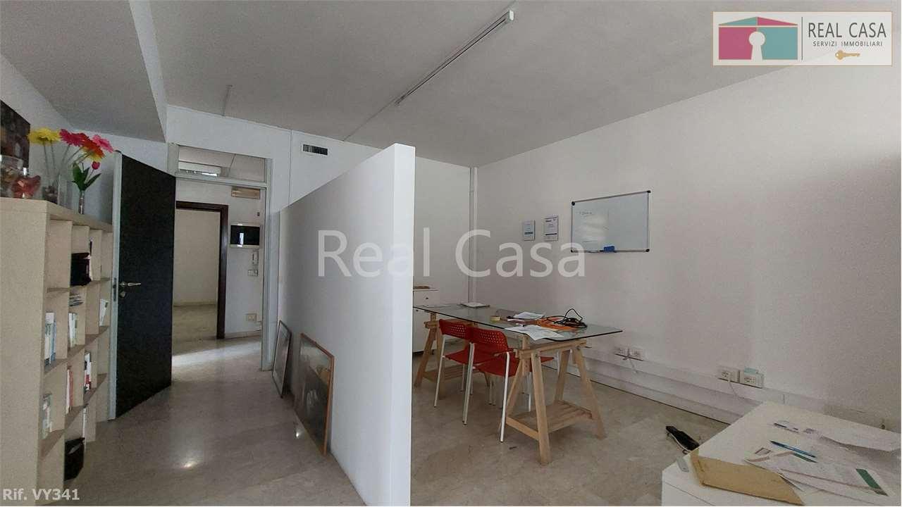 ufficio in vendita a Modena in zona San Faustino