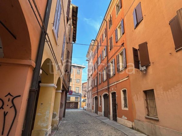 appartamento in vendita a Modena in zona Centro Storico