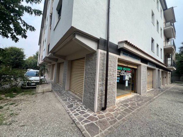 negozio in vendita a Modena in zona Sant'Agnese