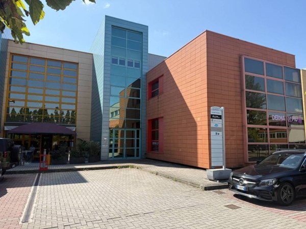 ufficio in vendita a Modena in zona Cognento