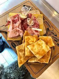 negozio in vendita a Modena in zona Vaciglio