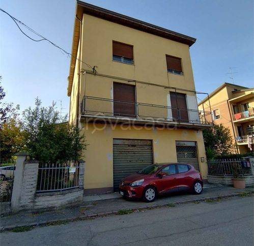 negozio in vendita a Modena in zona Cittanova