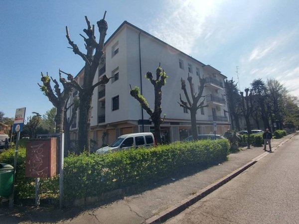 locale commerciale in vendita a Modena in zona Sant'Agnese