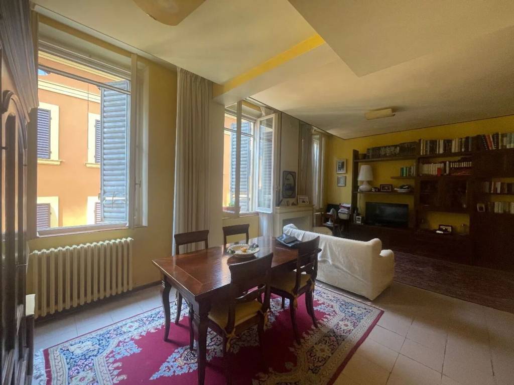 appartamento in vendita a Modena in zona Centro Storico