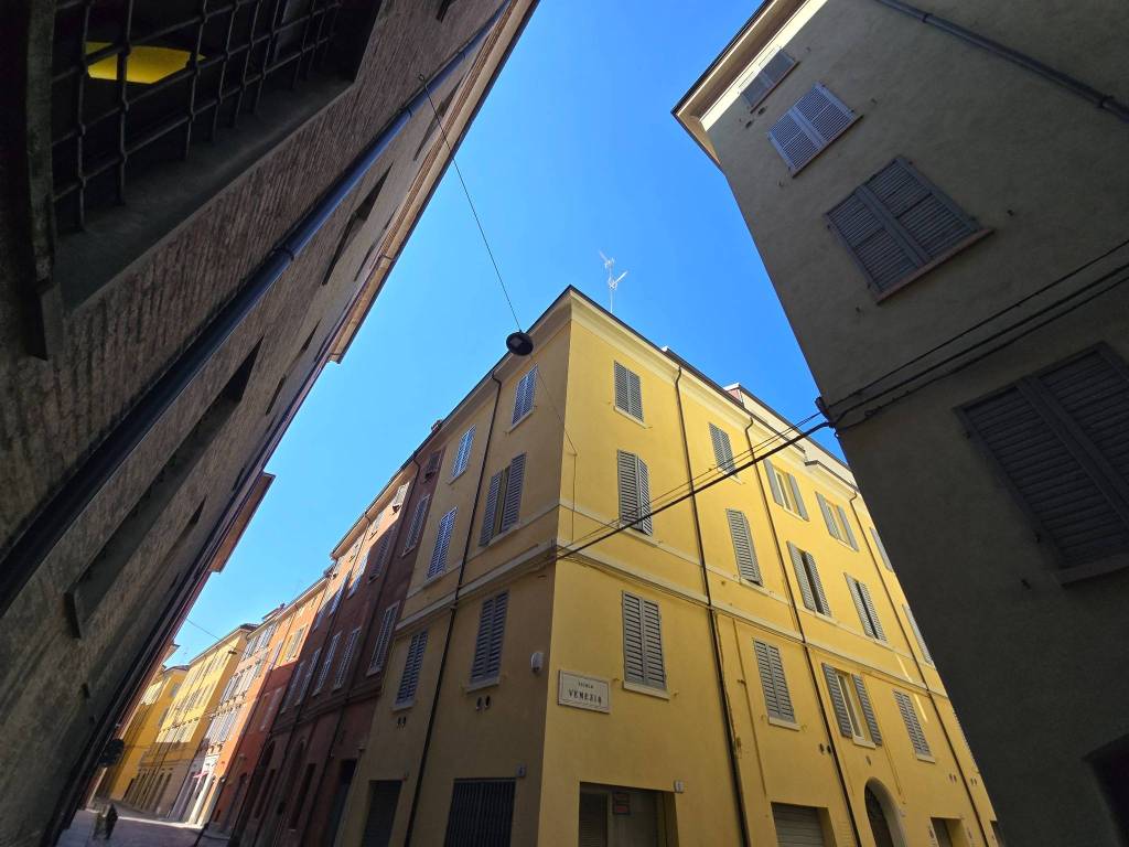 appartamento in vendita a Modena in zona Centro Storico