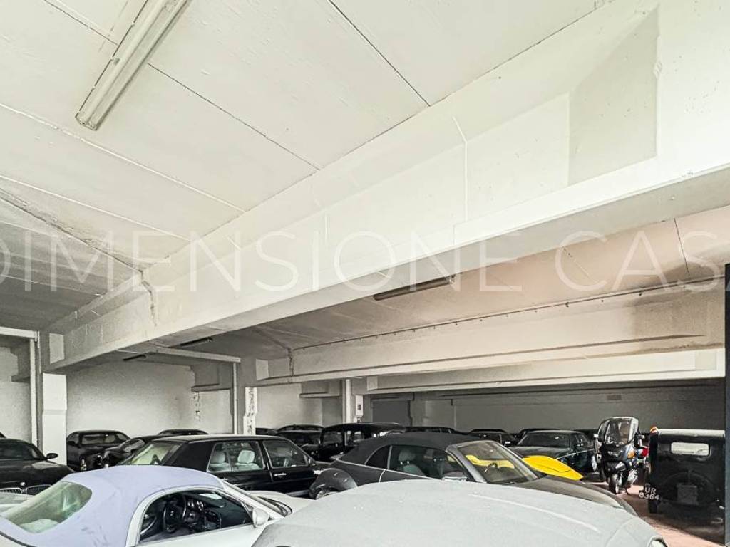 locale commerciale in vendita a Modena in zona Vaciglio