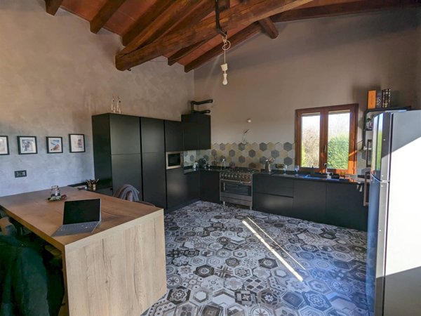 casa indipendente in vendita a Modena in zona Madonnina / Quattro Ville