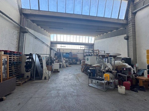 locale commerciale in vendita a Modena in zona San Lazzaro / Modena Est