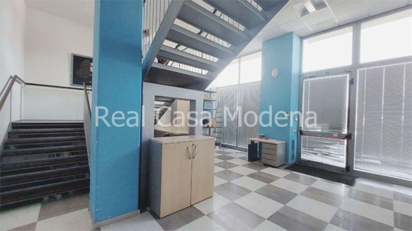 ufficio in vendita a Modena in zona Crocetta