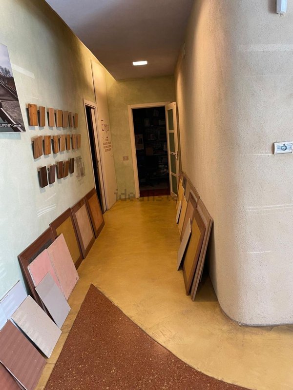 capannone in vendita a Modena in zona Crocetta