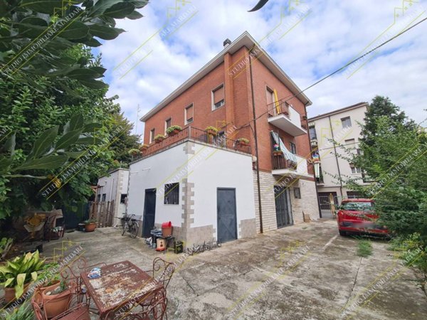 appartamento in vendita a Modena in zona San Lazzaro / Modena Est