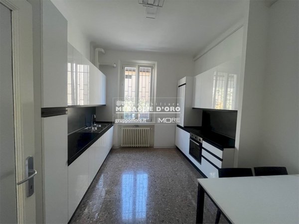 appartamento in vendita a Modena in zona Centro Storico