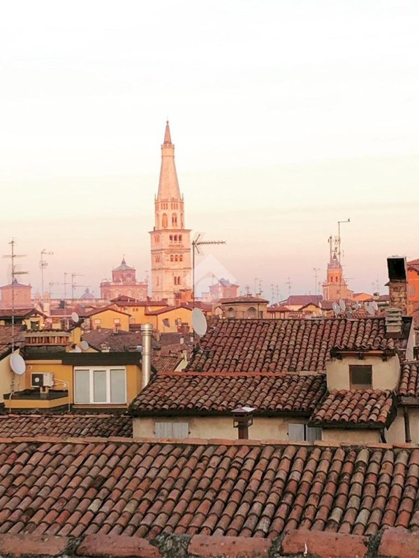 appartamento in vendita a Modena in zona Centro Storico