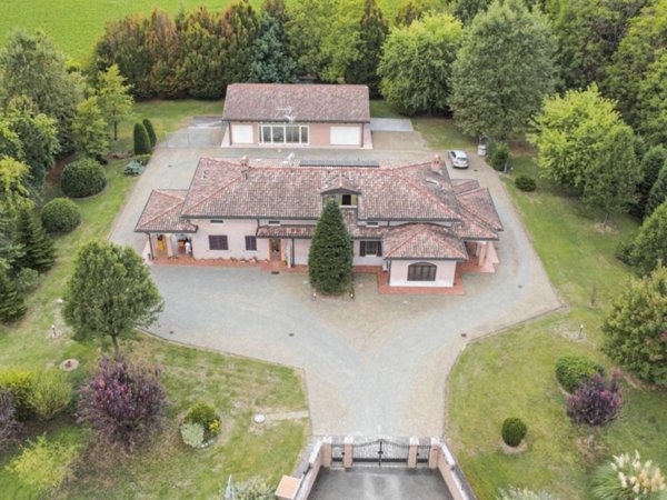 casa indipendente in vendita a Modena in zona Lesignana