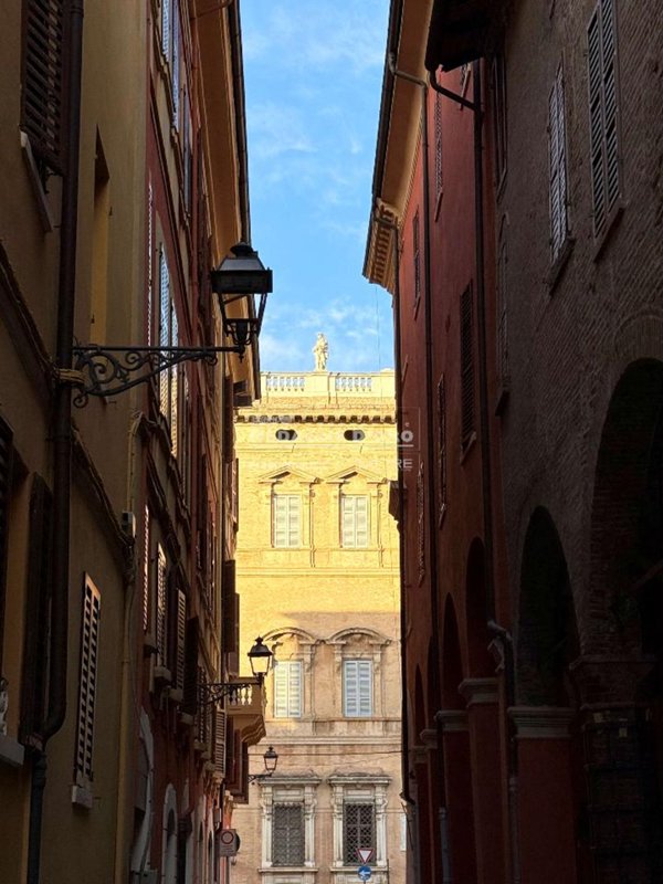 appartamento in vendita a Modena in zona Centro Storico