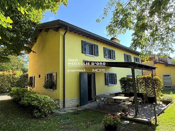 casa indipendente in vendita a Modena in zona Madonnina / Quattro Ville