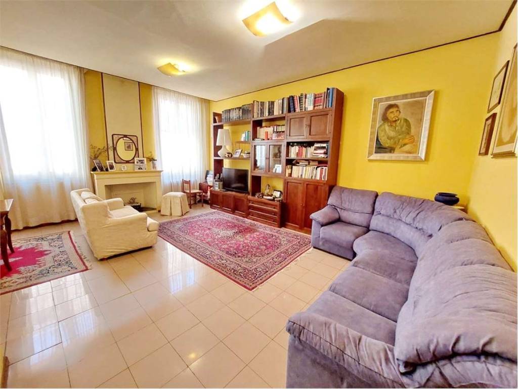 appartamento in vendita a Modena in zona Centro Storico