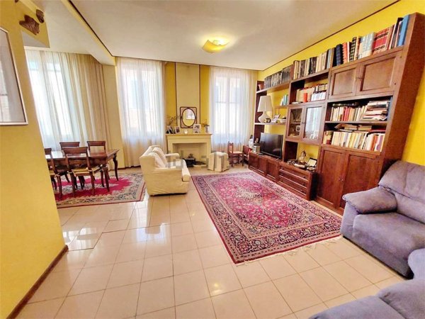 appartamento in vendita a Modena in zona Centro Storico