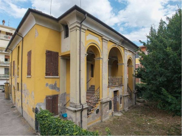 casa indipendente in vendita a Modena in zona San Faustino