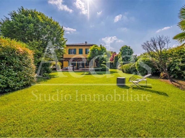 casa indipendente in vendita a Modena in zona Cognento