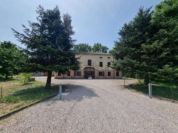 casa indipendente in vendita a Modena