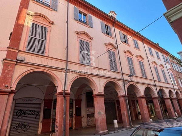 appartamento in vendita a Modena in zona Centro Storico