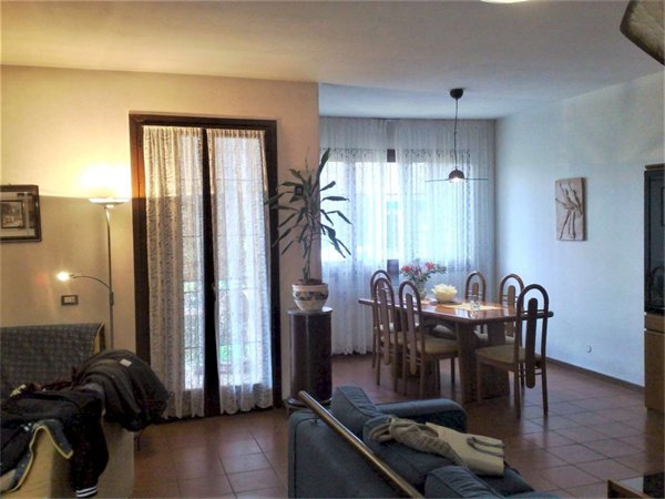 casa indipendente in vendita a Modena in zona Amendola