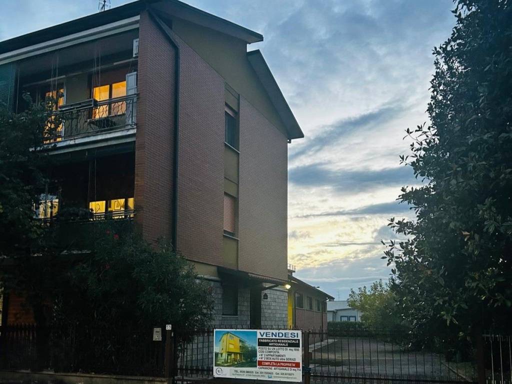 intera palazzina in vendita a Modena in zona Madonnina / Quattro Ville