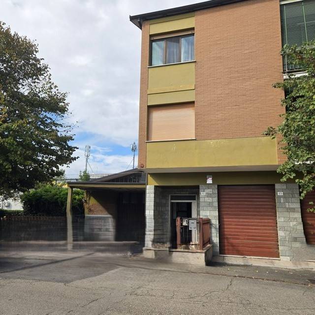 intera palazzina in vendita a Modena in zona Villanova