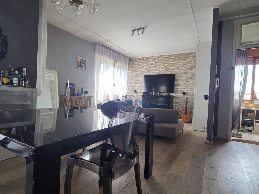 locale commerciale in vendita a Modena in zona Lesignana