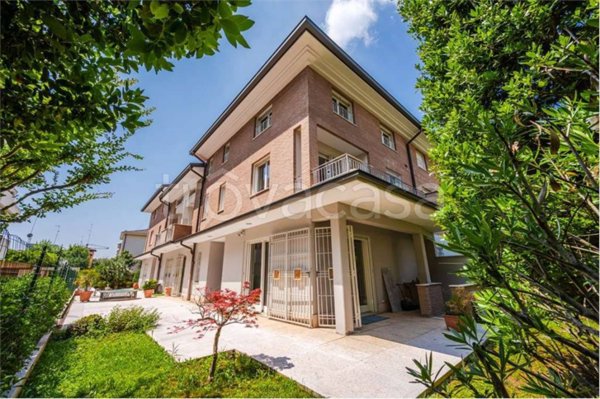 casa indipendente in vendita a Modena in zona Buon Pastore
