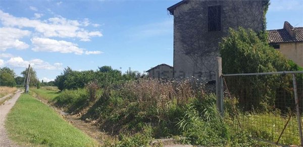 esavano in vendita a Modena in zona Centro Storico